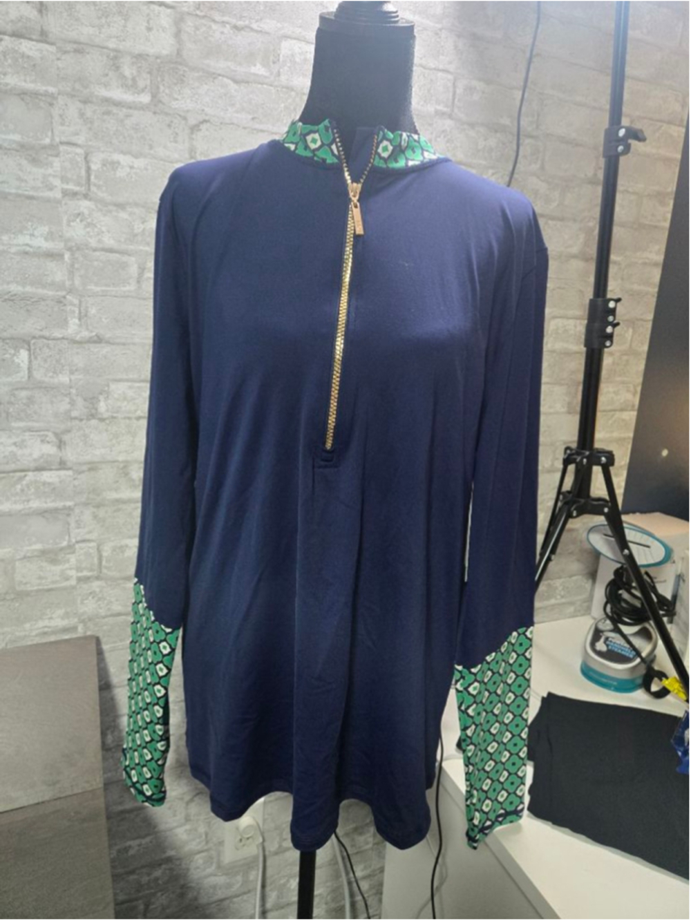 Women's LOFT Navy Green Patterned Rash Guard XXL